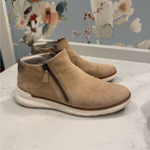 Stylish Tan Chukka Boots for Men